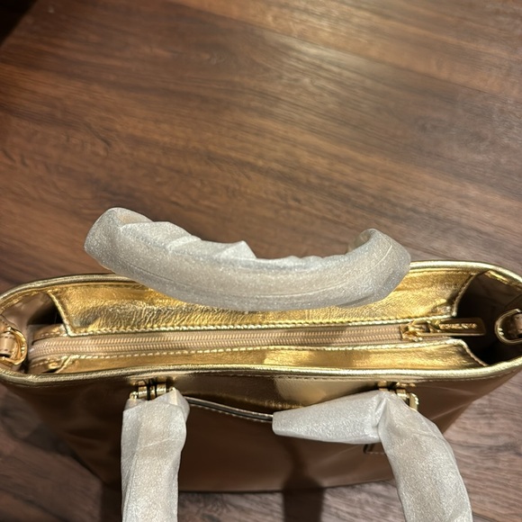 MICHAEL Michael Kors NWT Jet Set Metallic Pale Gold Tote and Crossbody Bag. - Picture 10 of 12